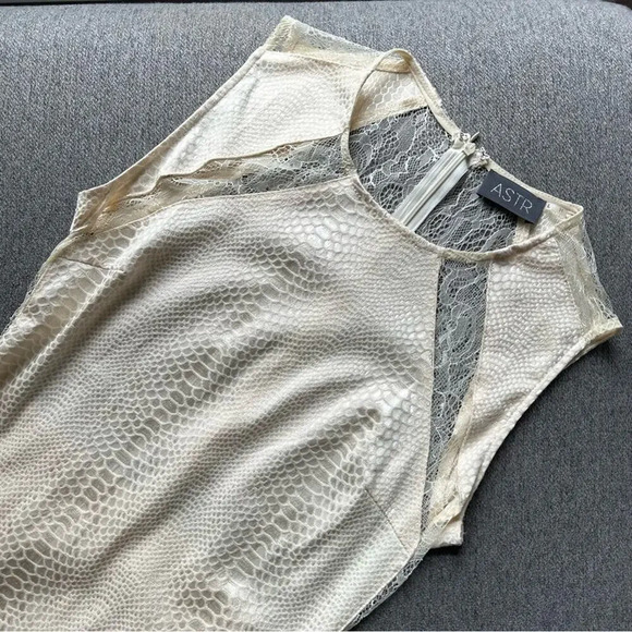 ASTR Fitted Lace Ivory Snakeskin Dress Large - Picture 2 of 5